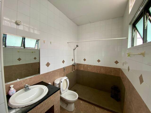 Room for rent / SOMERSET / Master room / 1, 2 pax stay / Available Aug 11