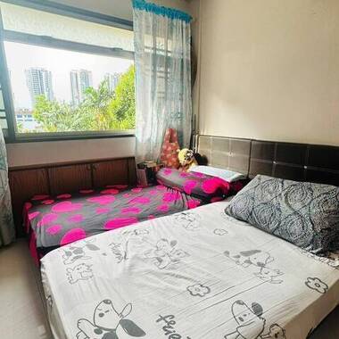 City Budget Rental Redhill MRT , Nice Aircon Room for Professional Female