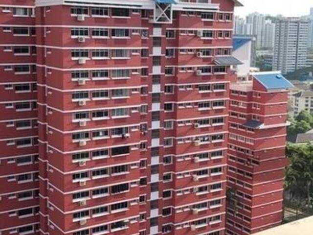 City Budget Rental Redhill MRT , Share Common Room with AC for Professional Female