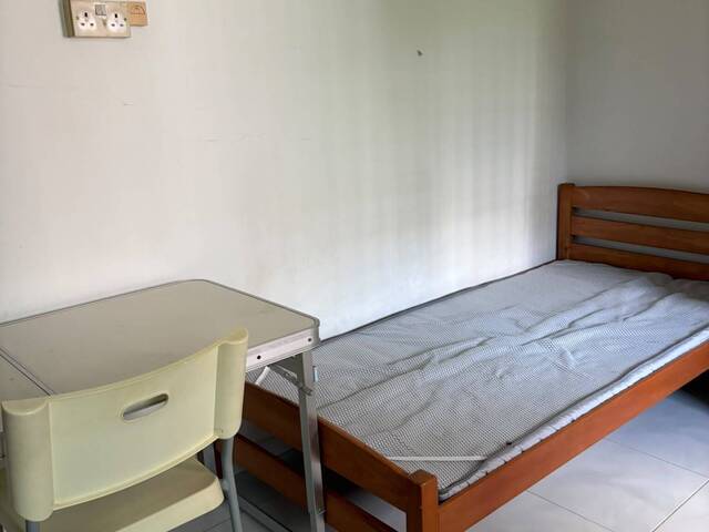 SHARE ROOM @ 517E Jurong West - $500 for 1 guy (aircon wifi)