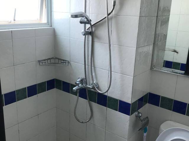 Room for rent / Kallang MRT / Stadium MRT / Mountbatten MRT / Master room / 1pax stay / Available 2