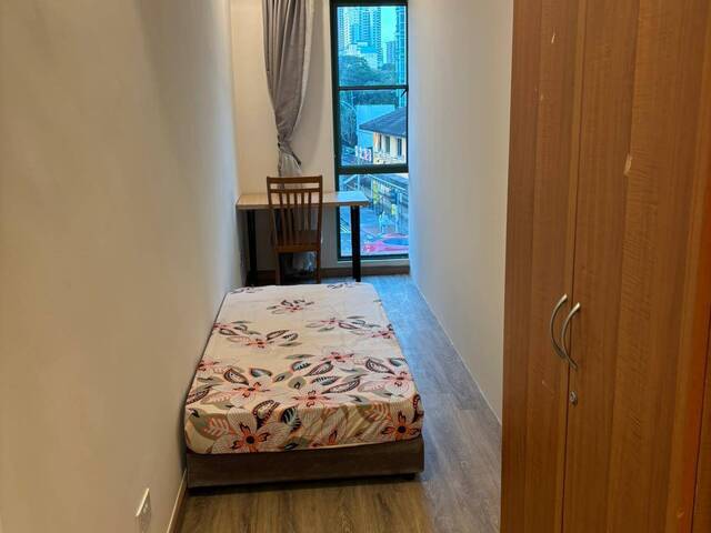 "Room for rent / BALESTIER / NOVENA / TOA PAYOH M / Common room / 1pax stay / Available October 6"