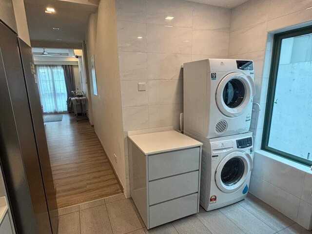 "Room for rent / BALESTIER / NOVENA / TOA PAYOH M / Common room / 1pax stay / Available October 6"