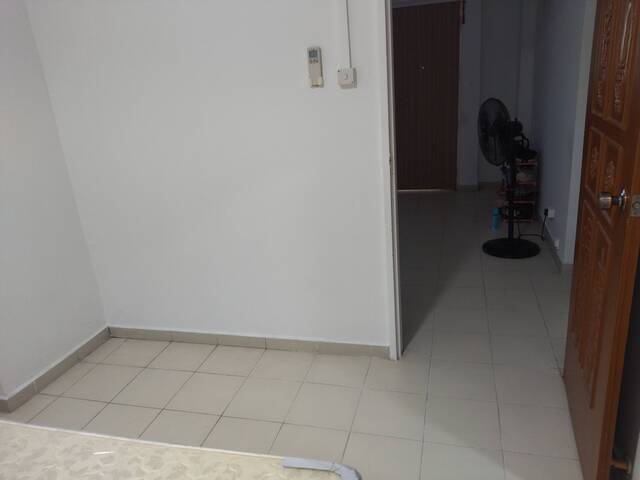 No Agent fees $800 Fully furnished room near Airport, STC and MRT for female tenant only