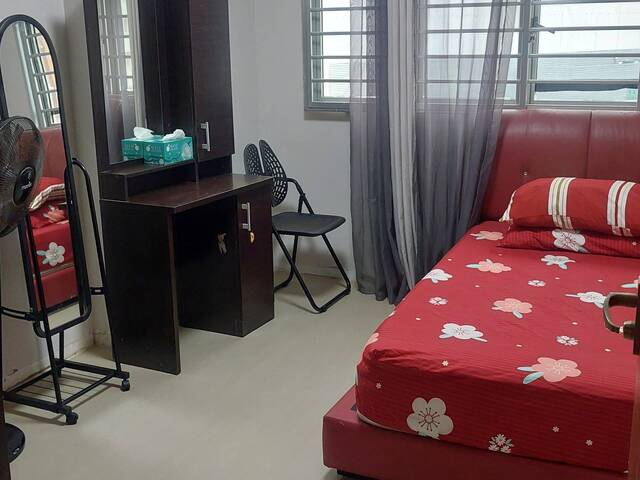 Cosy and private single room in Woodlands for rent