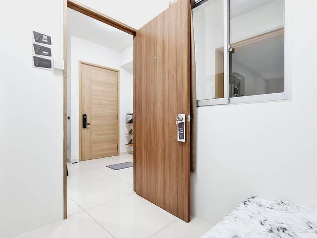 ECON3 – Economy Room for Rent