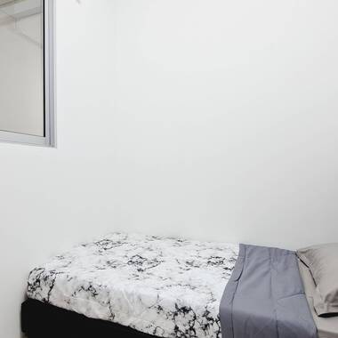 ECON3 – Economy Room for Rent