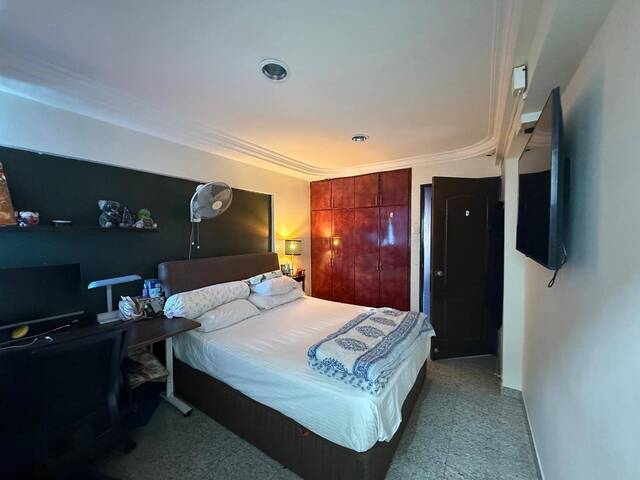 Master room at 503 ang mo kio avenue 5 for rent! Aircon wifi!
