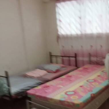 Good size Common room, 1 or 2 pax, Near Chinese Garden Mrt and Garden, Near Shops, Food etc..