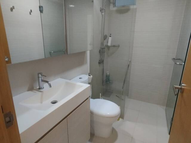 Spacious whole unit 2 bedrroom for rent at tampines MRT