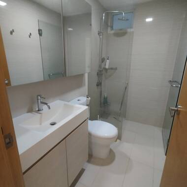 Spacious whole unit 2 bedrroom for rent at tampines MRT