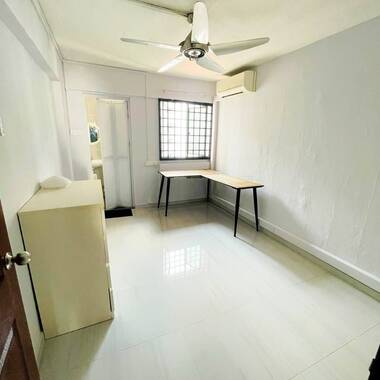 Master Room for rent at Blk 421 Jurong West Street 42, (NO AGENT FEE)