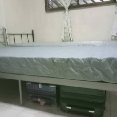 Good size Common room, 1 or 2 pax, Near Chinese Garden Mrt and Garden, Near Shops, Food etc..