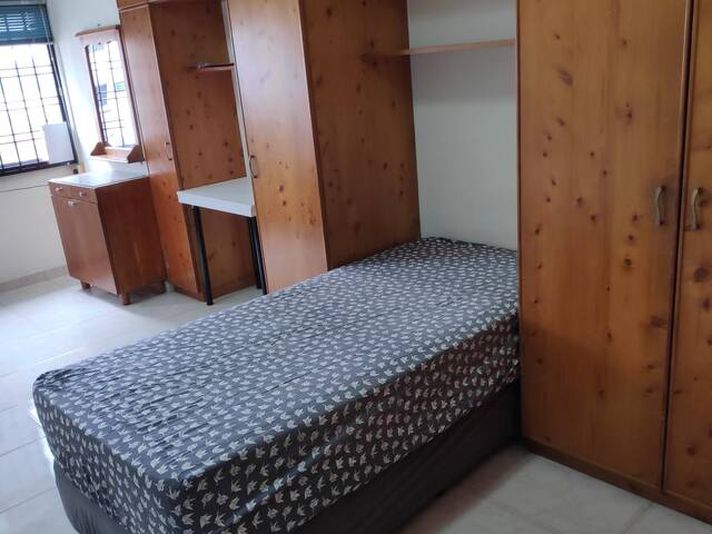 Jumbo Room. No Owner. All Ladies. No weird rules. Safe. Clean. Quiet. Spacious yet Few People.