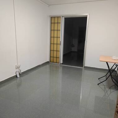 Woodland studio 1 room + 1 kitchen for rent.
