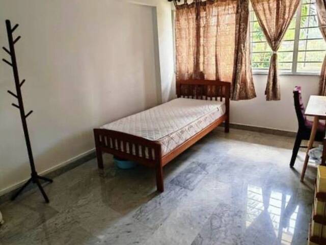 Common room at 340 clementi Avenue 5 for rent! Aircon wifi!