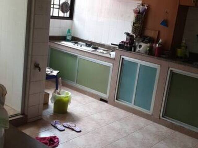 Central Tiong Bahru Road/ Redhill MRT , Share Common Room for Working Female