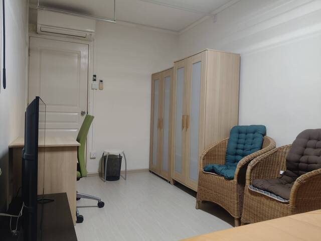 HDB room for rent, walking distance to Pasir Ris MRT.