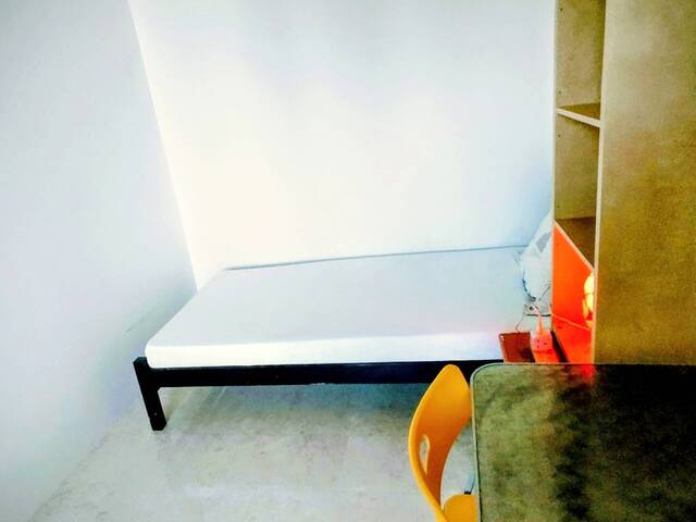 Share room with Chinese male - Simei MRT