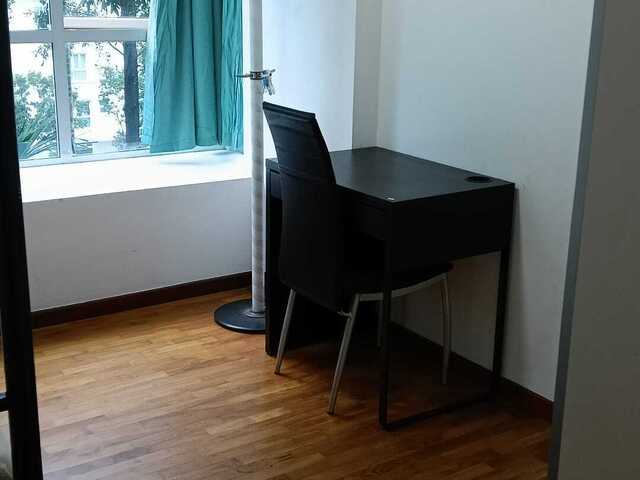 Condo Share room with Chinese male - kembangan MRT