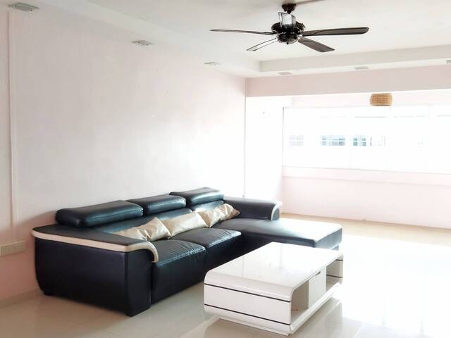 5R flat for rent at Blk 229 Yishun Street 21, Near to Yishun MRT (mo agent fee)