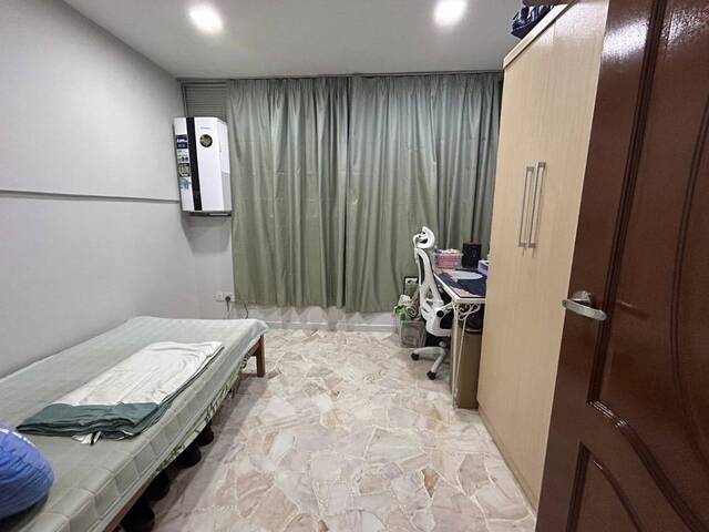 Common room at 503 tampines central 1 for rent! Aircon wifi!
