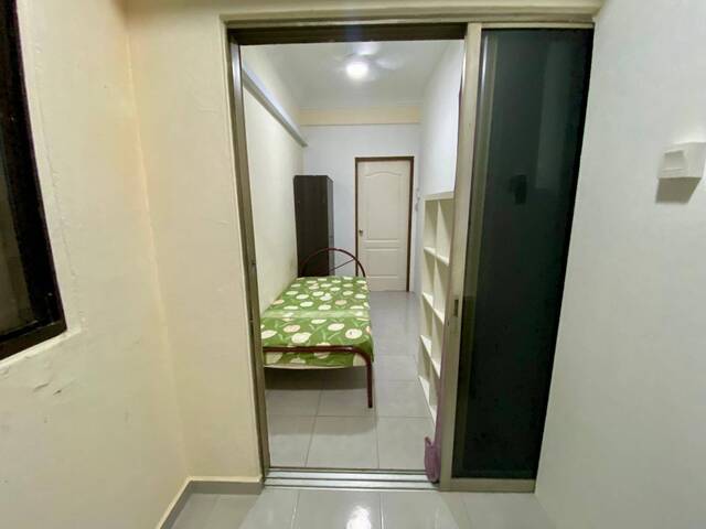 Room for rent / SOMERSET / Common room / 1pax stay / Available 30 Aug