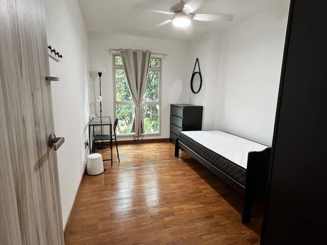 Common Room for Rent - 5min Walk to Punggol MRT