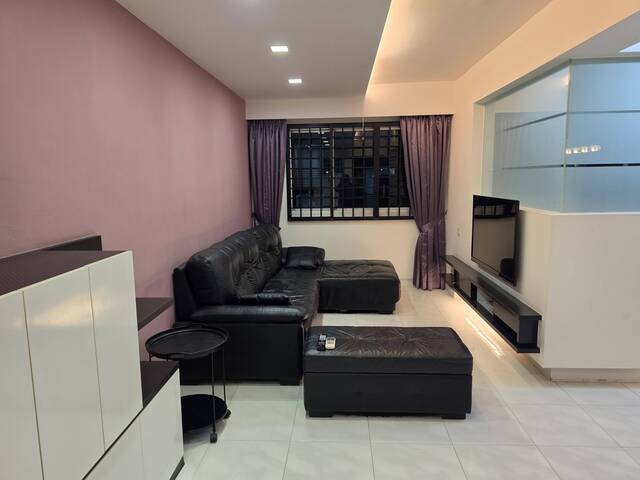 A Cosy 5-Room Corner Unit, Fully Furnished (Just 5 mins' walk to Pasir Ris MRT Stn)