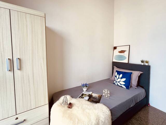 Eastpoint Green Condo Deluxe Common Room For Rent (Simei MRT - EWL/Green Line)