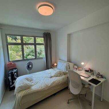 One big common room for rent