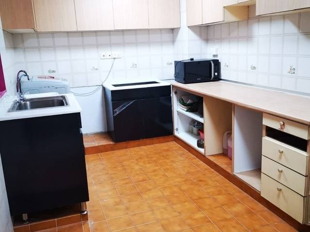 Room for rent / LAVENDER / Master room / 1pax stay / Available immediate