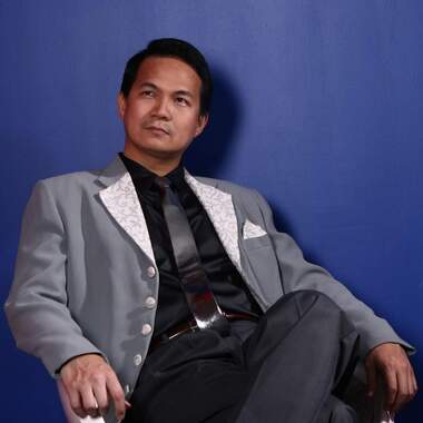 Lawrence is looking for a room in Rochor