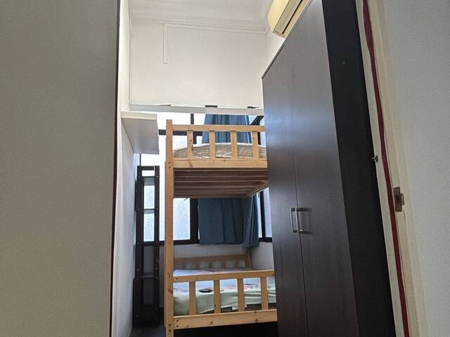 Room for rent / Kembangan MRT / Classic room / 1pax stay / Available 3 October