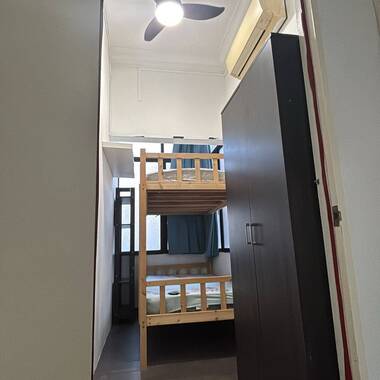 Room for rent / Kembangan MRT / Classic room / 1pax stay / Available 3 October