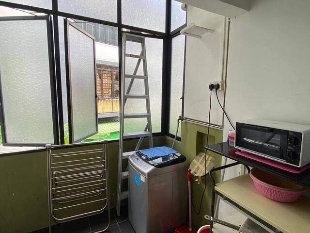 Room for rent / Kembangan MRT / Classic room / 1pax stay / Available 3 October