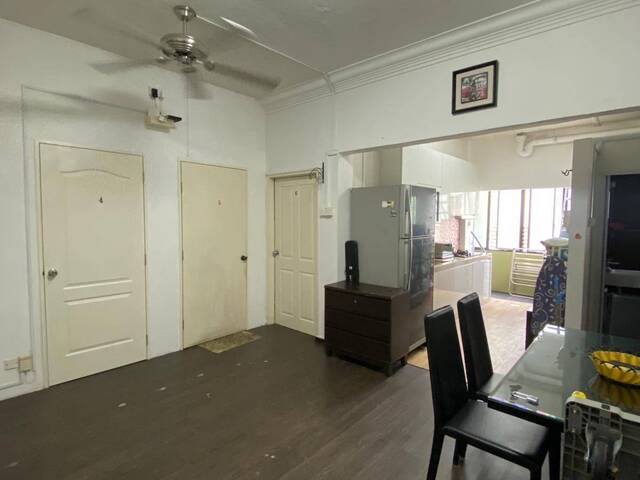 Room for rent / Kembangan MRT / Classic room / 1pax stay / Available 3 October
