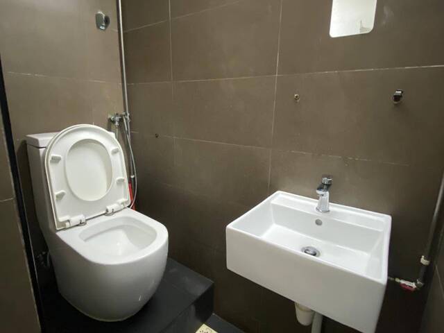 Room for rent / Kembangan MRT / Classic room / 1pax stay / Available 3 October