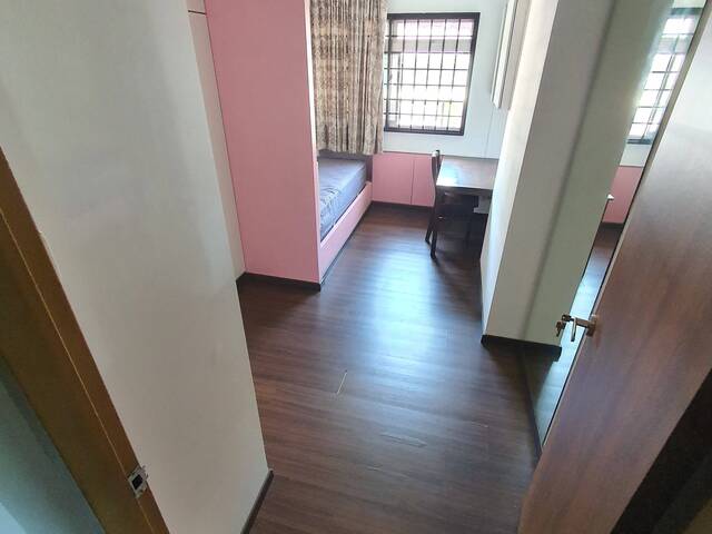 Common room, near MRT, near Lot 1 Shopping Mall, new Aircon, new Mattress and more..