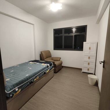 Two common rooms at 319a Tengah park Avenue for rent! Aircon wifi!