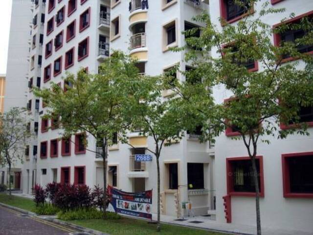 Common room available 1 person sharing in Boonlay drive block 268B