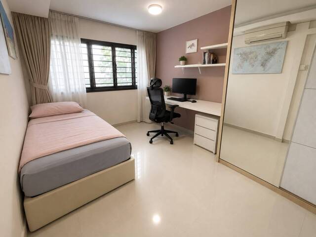 Common room for rent at bedok south