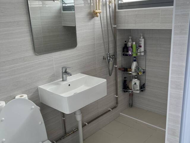 Blk 567 CCK - 5 mins walk Yew Tee MRT - for 1 pax or 2 pax (Aircon + WiFi)