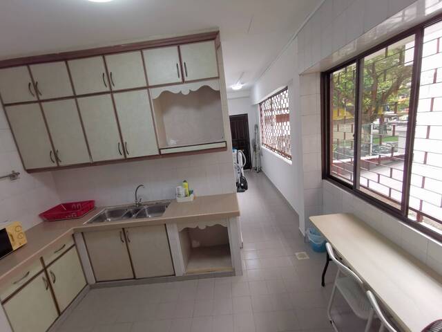 Room for rent / Toa Payoh / Common room / 1-2 pax stay / Available 28 Oct