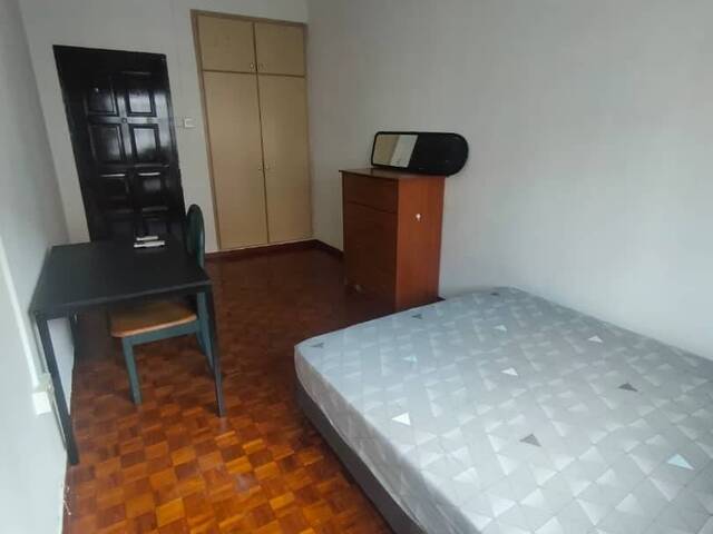 Room for rent / Toa Payoh / Common room / 1-2 pax stay / Available 28 Oct
