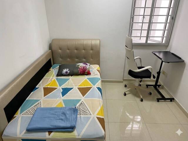 Clean Common Room for Rent @ Woodlands MRT