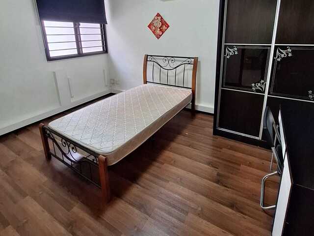 1 Female Bedspace @ Bukit Batok For Rent (3 Pax in Master Room)