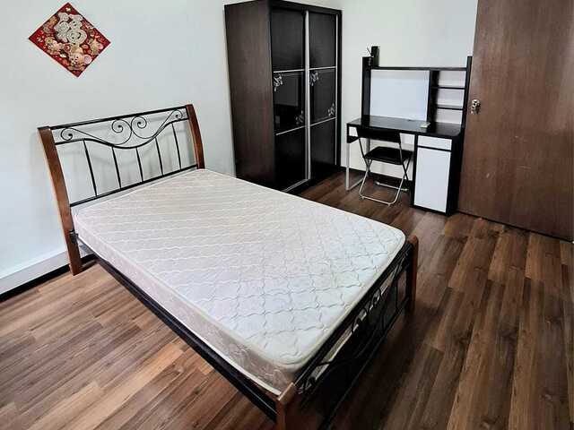1 Female Bedspace @ Bukit Batok For Rent (3 Pax in Master Room)