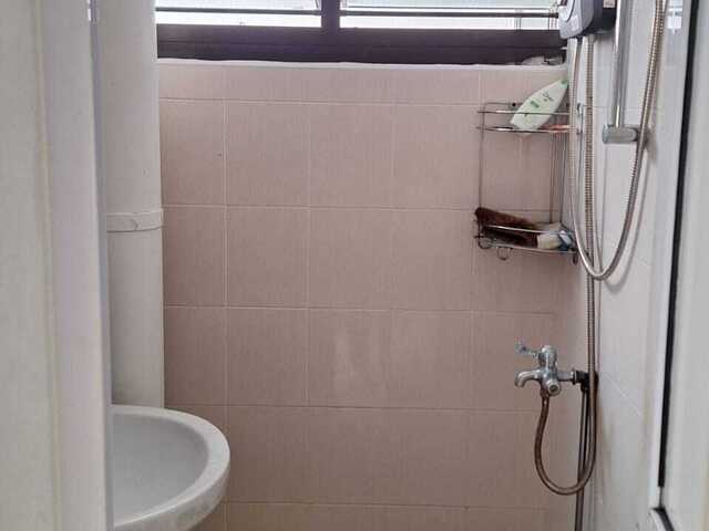 1 Female Bedspace @ Bukit Batok For Rent (3 Pax in Master Room)