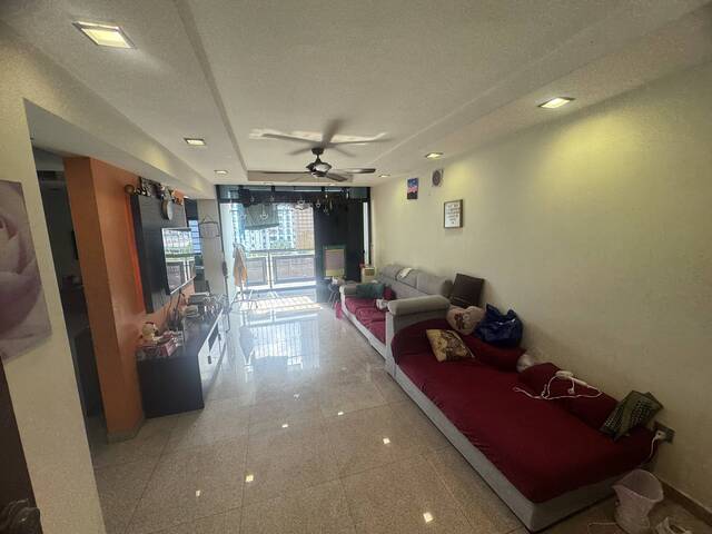 Executive hdb with big balcony